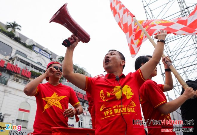loa-phan-bong-da.jpg