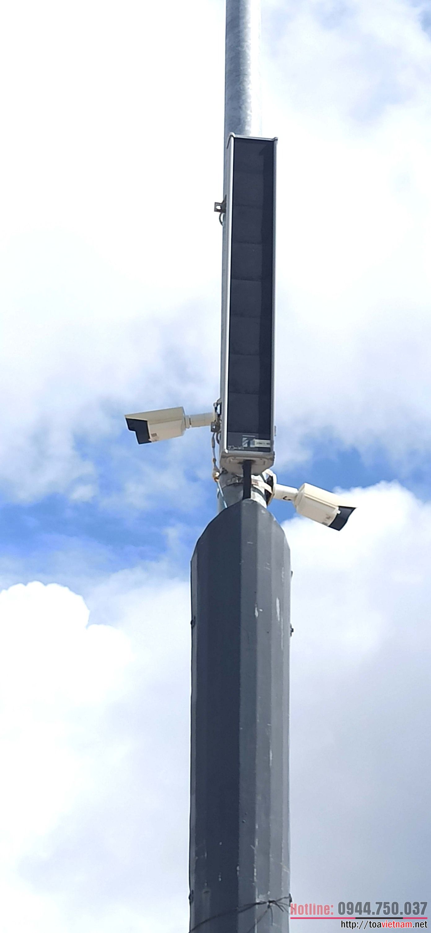 Cot-loa-TOA-HA-1010-kem-camera-2.jpg